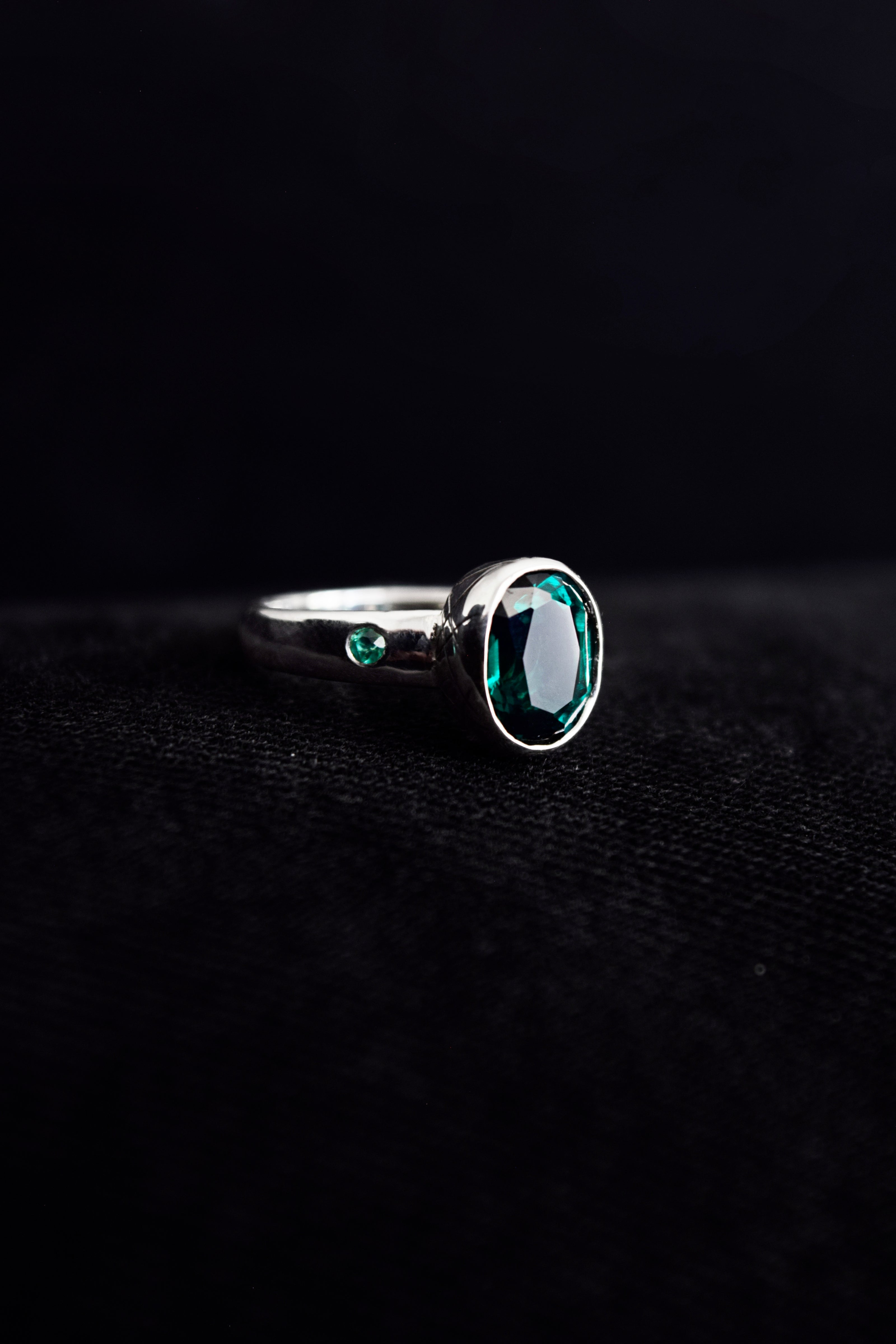 silver and emerald handcrafted ring